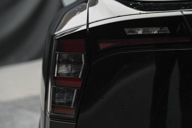 Vehicle image 12 of 32