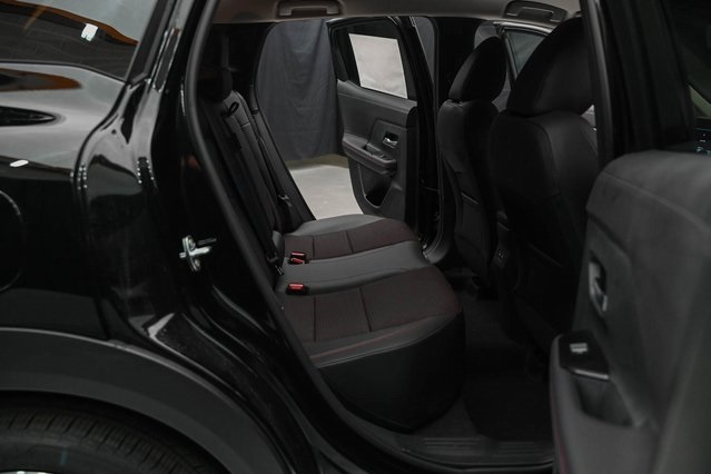 Vehicle image 18 of 32