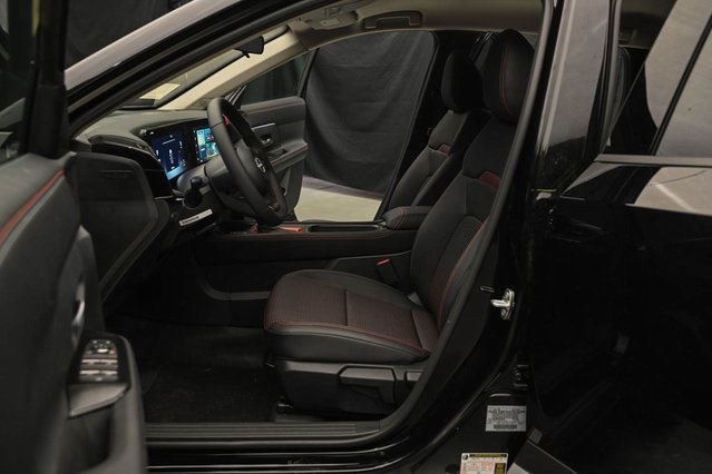 Vehicle image 24 of 32
