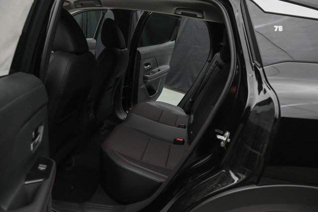 Vehicle image 20 of 32