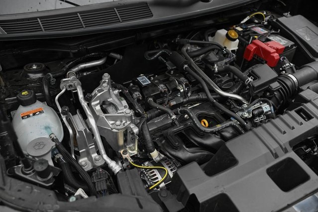 Vehicle image 28 of 32