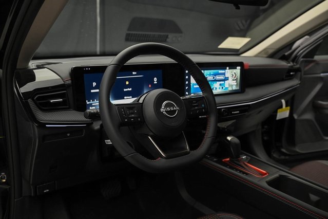 Vehicle image 26 of 32