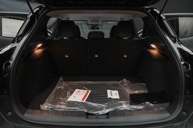 Vehicle image 19 of 32