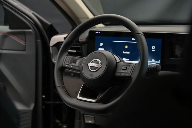 Vehicle image 14 of 32