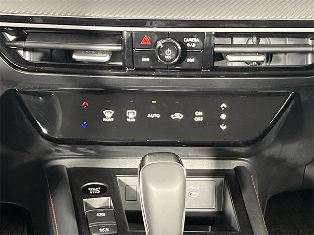 Vehicle image 18 of 25