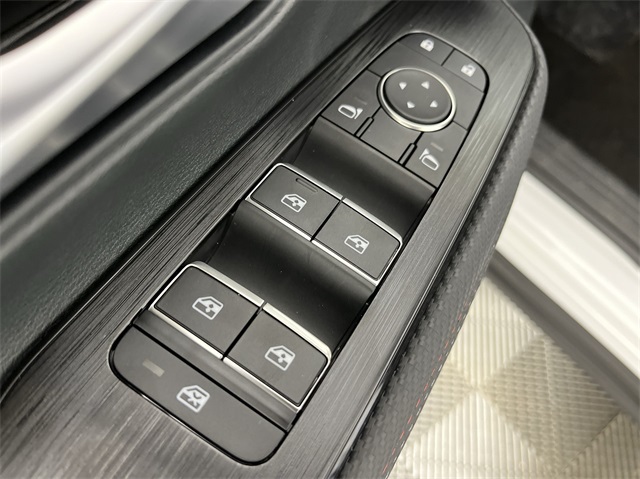 Vehicle image 13 of 25