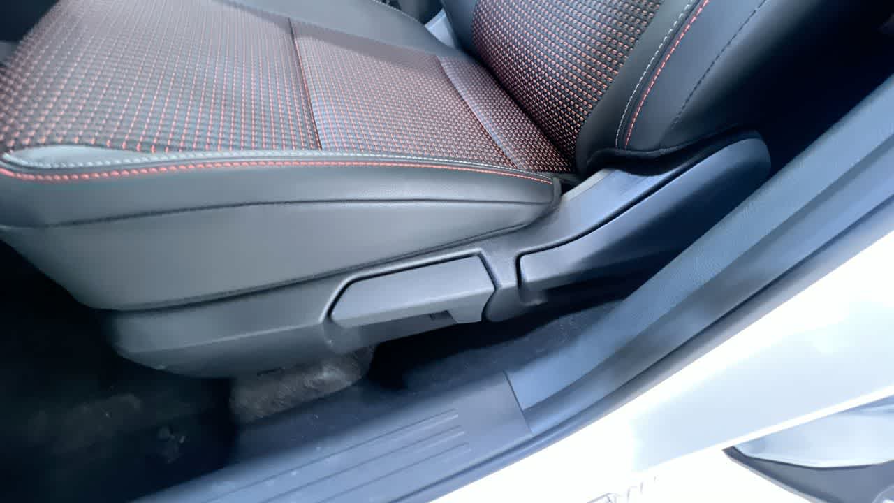 Vehicle image 13 of 46