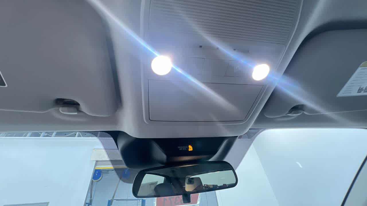 Vehicle image 32 of 46