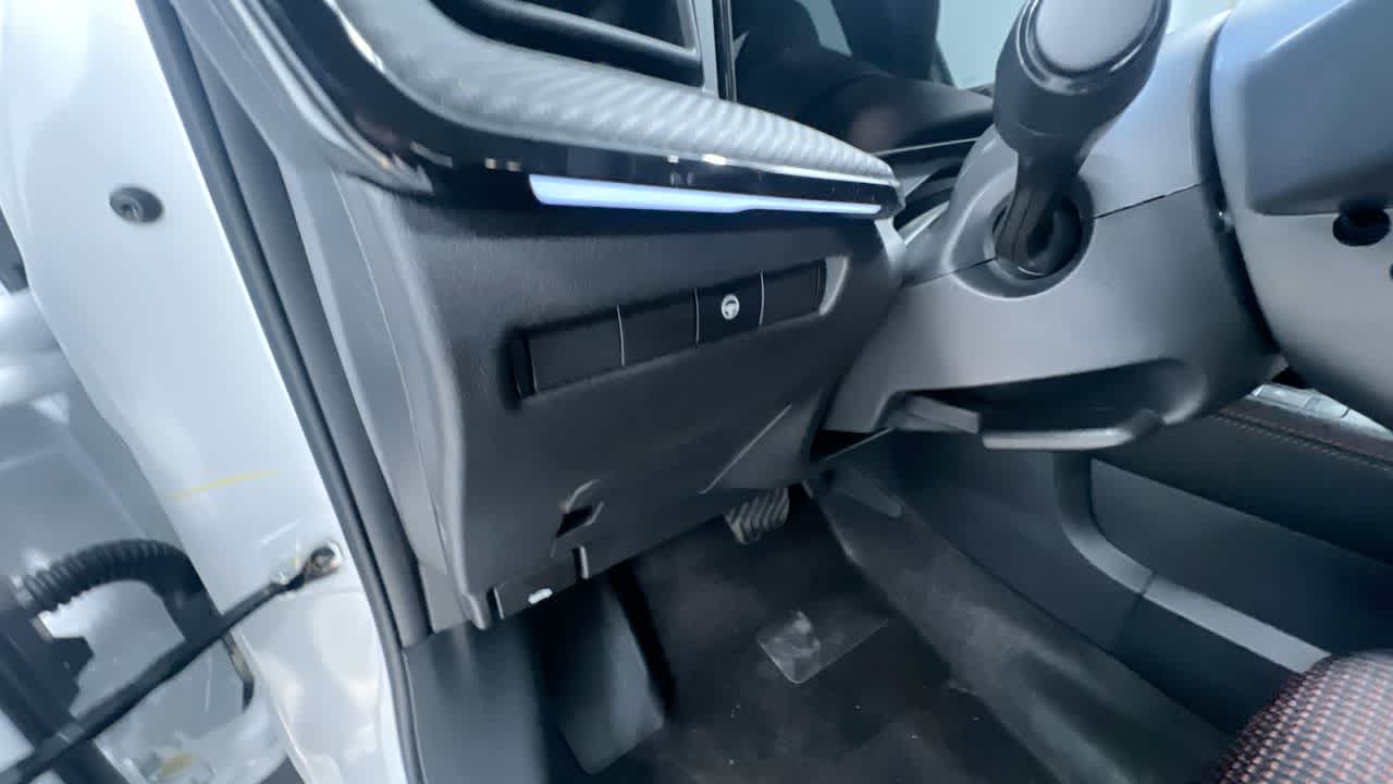 Vehicle image 16 of 46