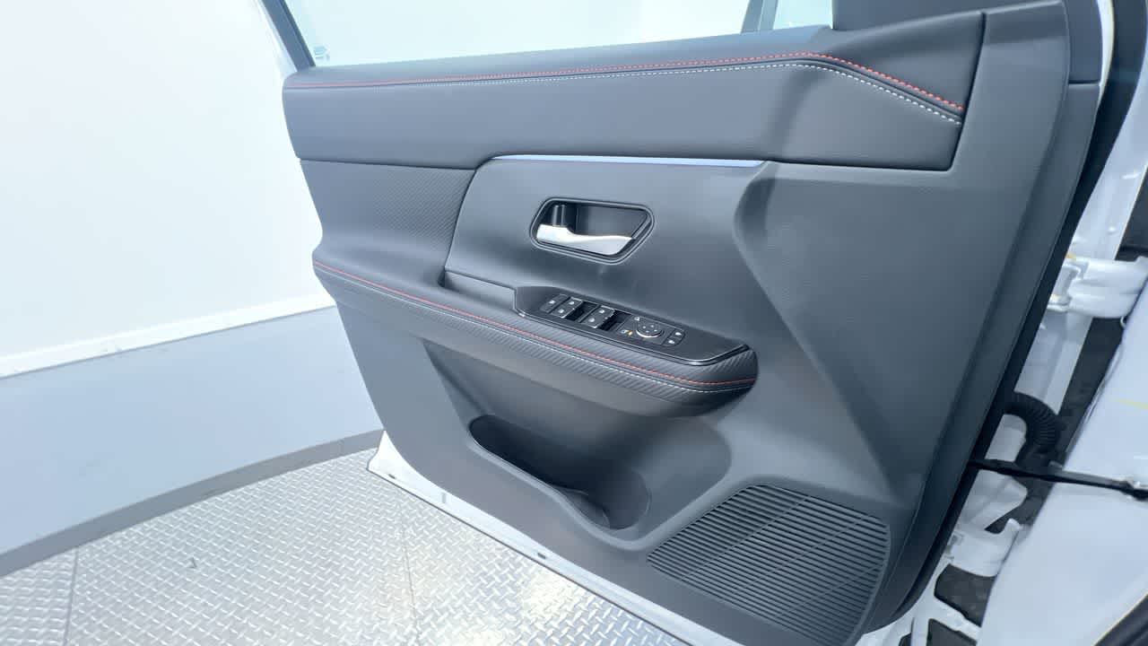 Vehicle image 31 of 46