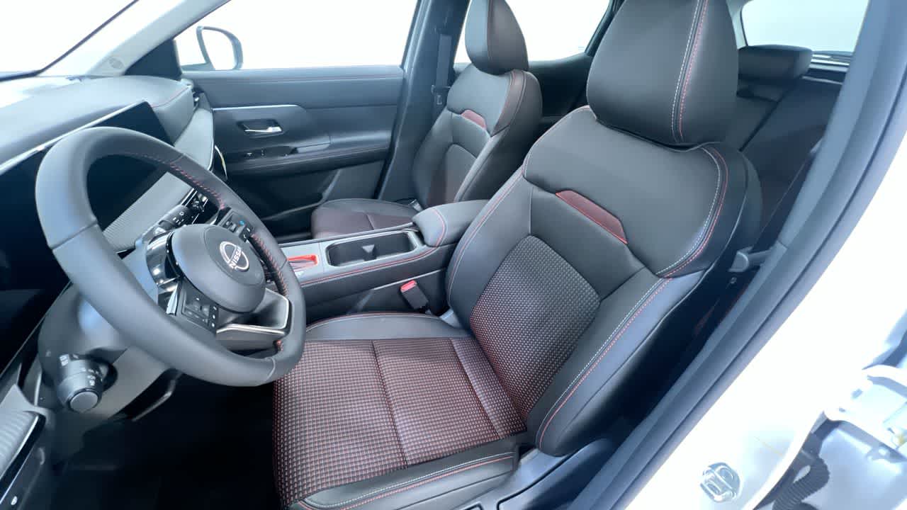 Vehicle image 14 of 46