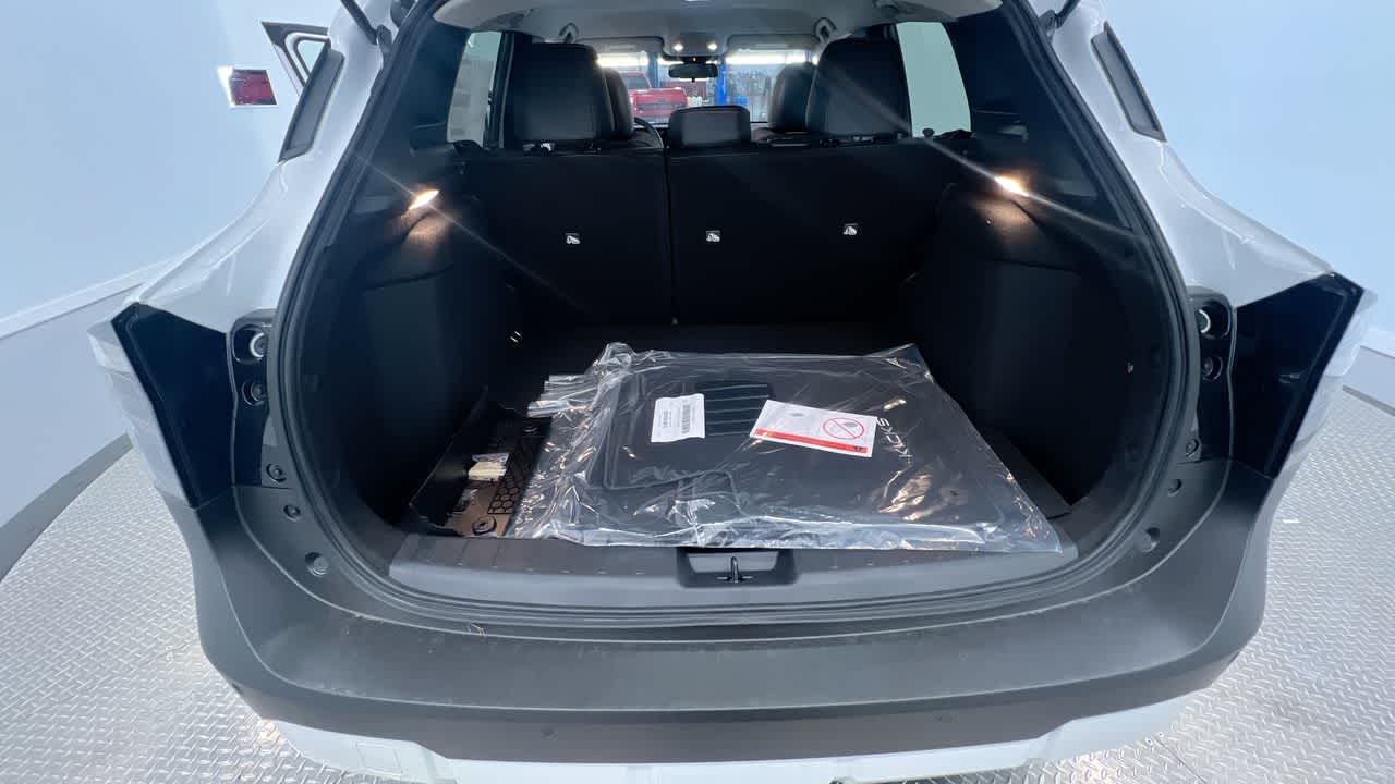Vehicle image 43 of 46