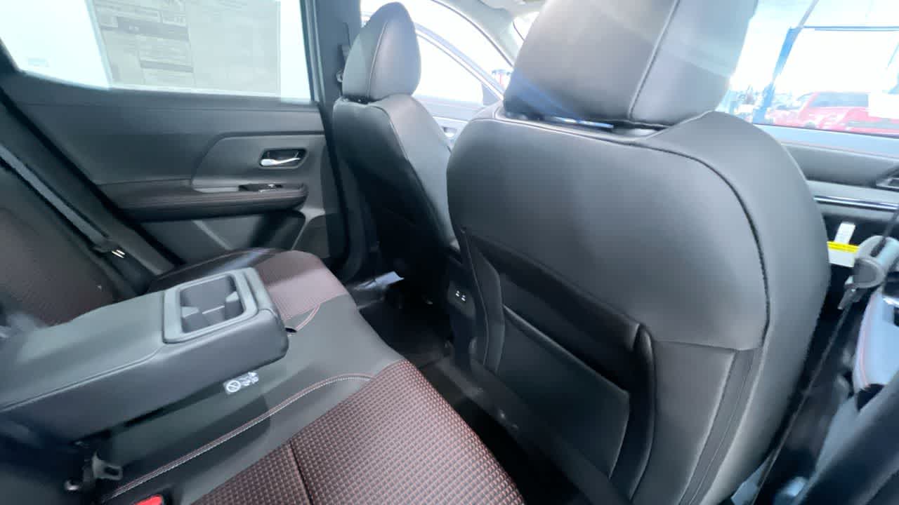 Vehicle image 40 of 46