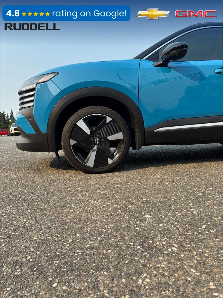 2025 Nissan Kicks SR Image 2 of 33