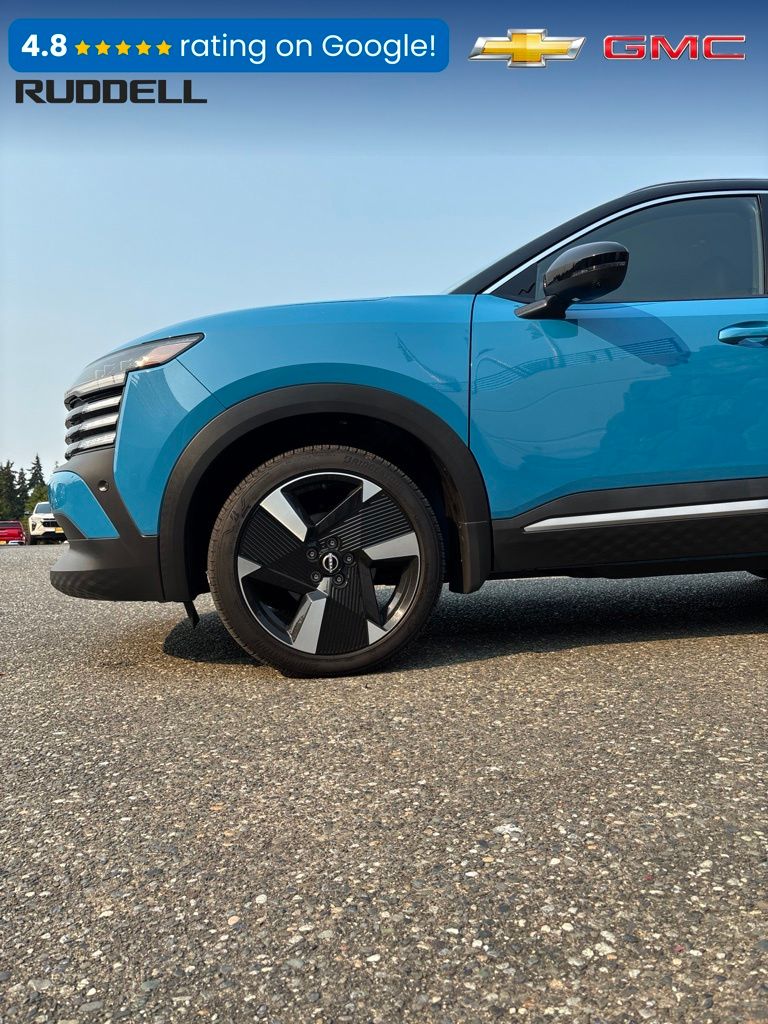 2025 Nissan Kicks SR Image 3 of 33
