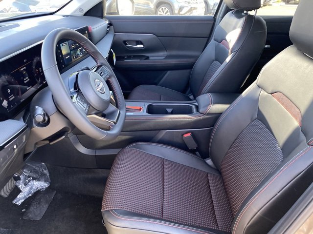 2025 Nissan Kicks SR Image 12 of 18