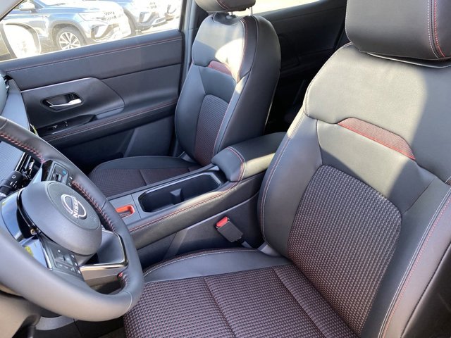 2025 Nissan Kicks SR Image 13 of 18