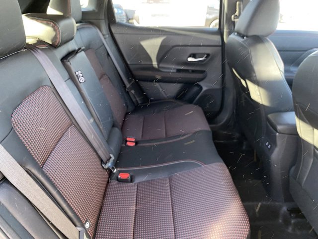 2025 Nissan Kicks SR Image 10 of 18