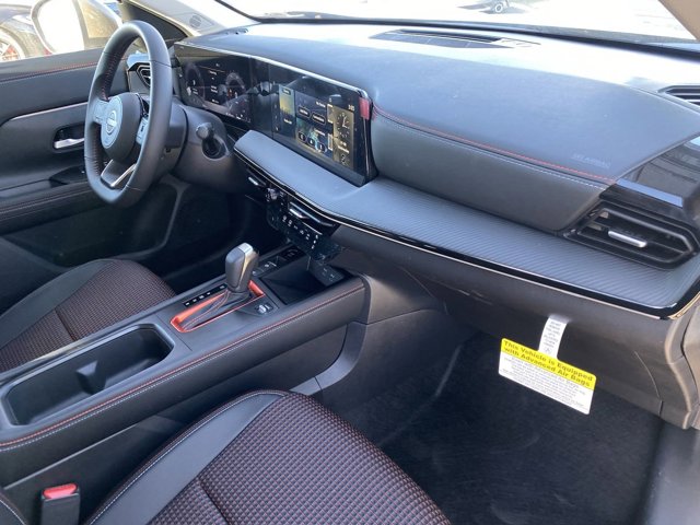 2025 Nissan Kicks SR Image 9 of 18
