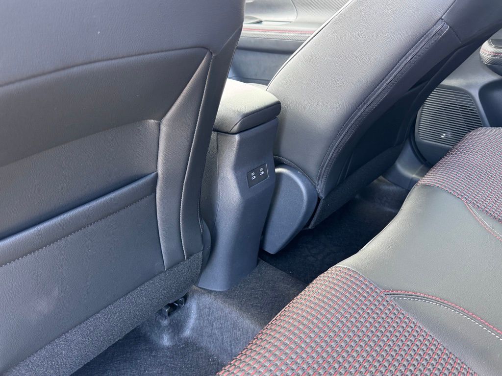 Vehicle image 21 of 26