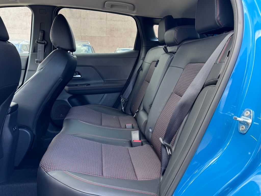 Vehicle image 19 of 26