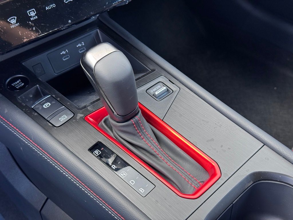 Vehicle image 14 of 26