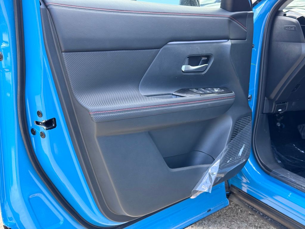 Vehicle image 22 of 26