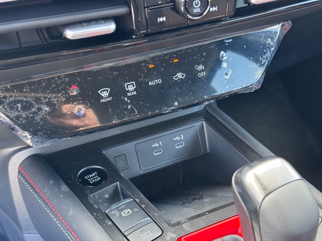 Vehicle image 13 of 26