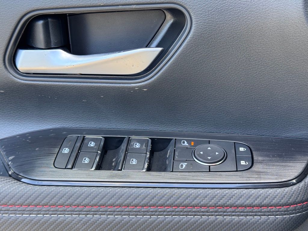 Vehicle image 16 of 26