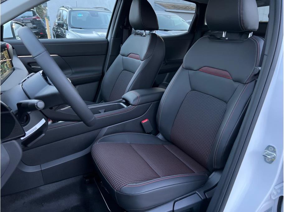 Vehicle image 8 of 17