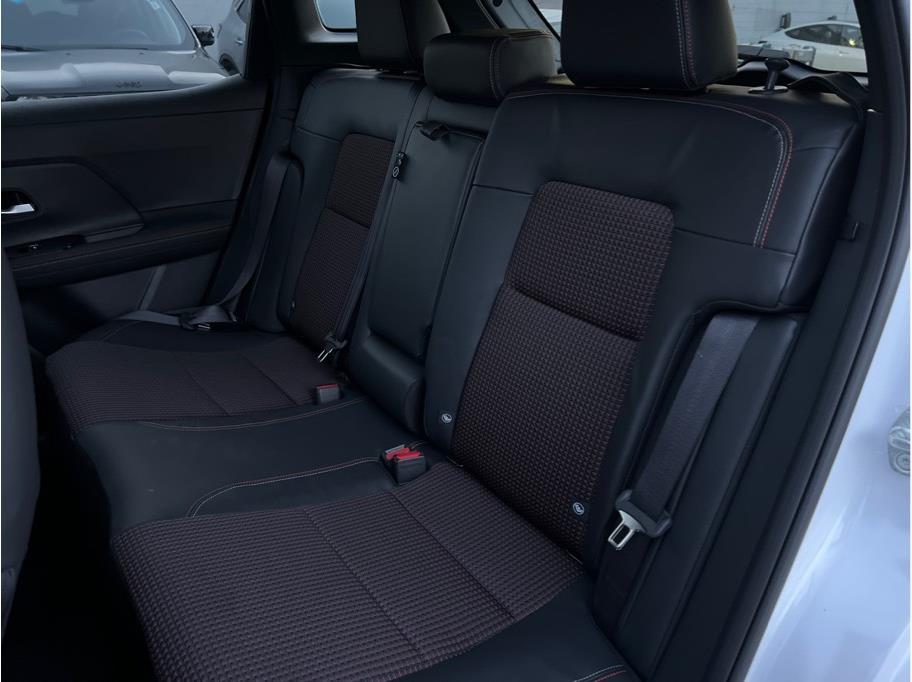 Vehicle image 9 of 17