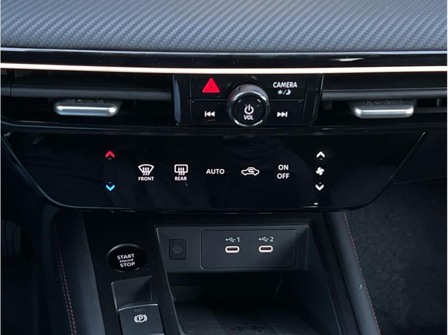 Vehicle image 13 of 17