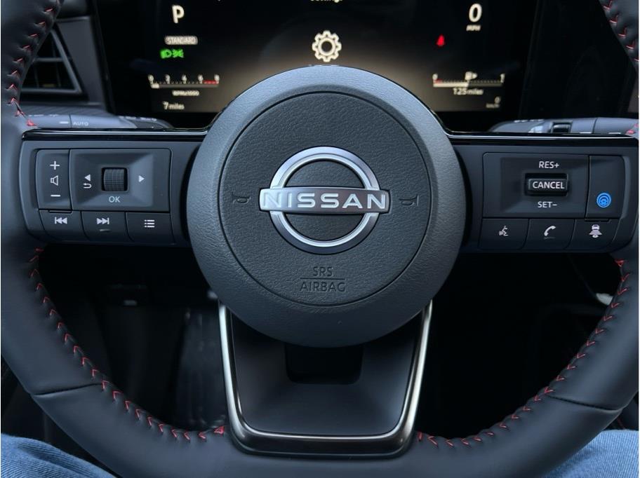 Vehicle image 10 of 17