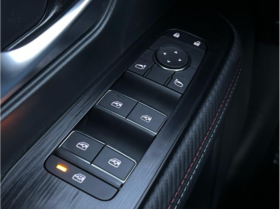 Vehicle image 15 of 17