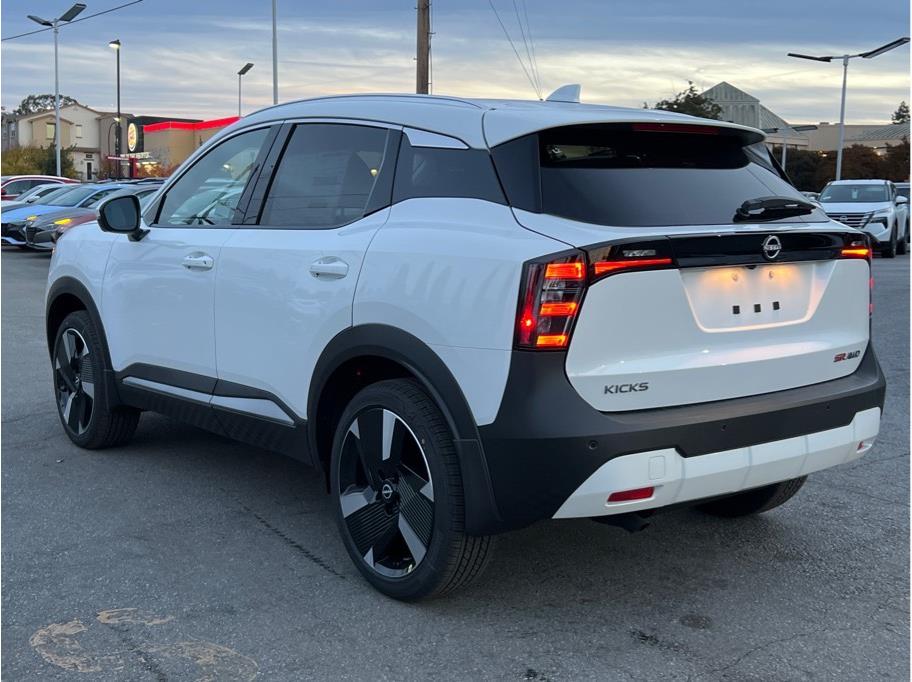 Vehicle image 6 of 17
