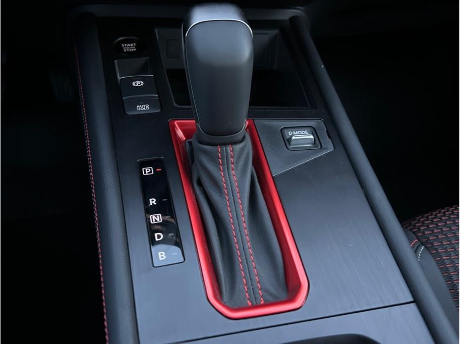 Vehicle image 14 of 17