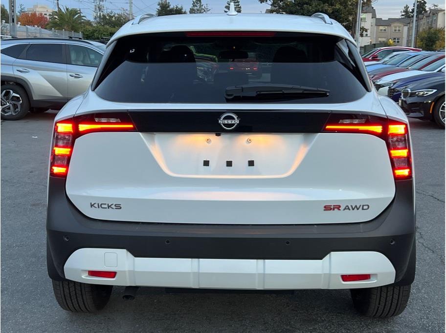 Vehicle image 4 of 17