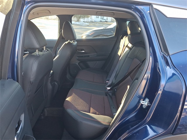 2025 Nissan Kicks SR Image 7 of 9