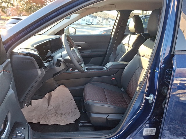 2025 Nissan Kicks SR Image 6 of 9