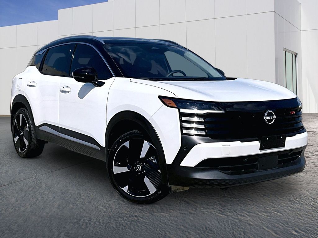 2025 Nissan Kicks SR Image 3 of 26