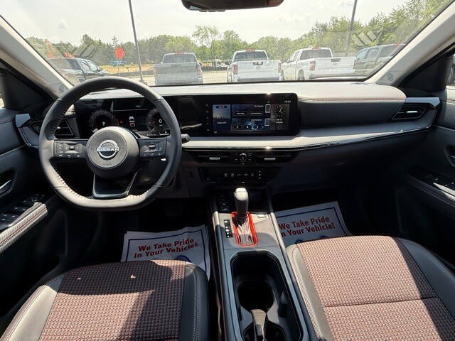 2025 Nissan Kicks SR Image 18 of 32