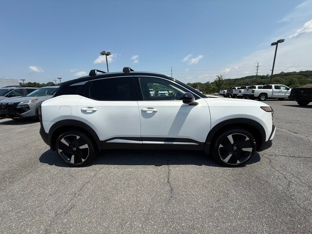 2025 Nissan Kicks SR Image 4 of 32