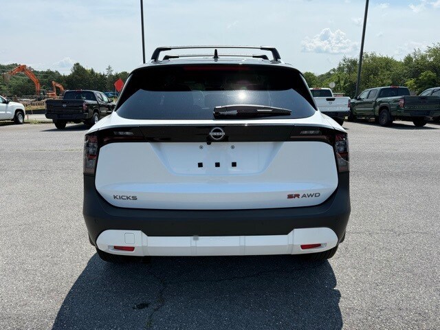 2025 Nissan Kicks SR Image 6 of 32
