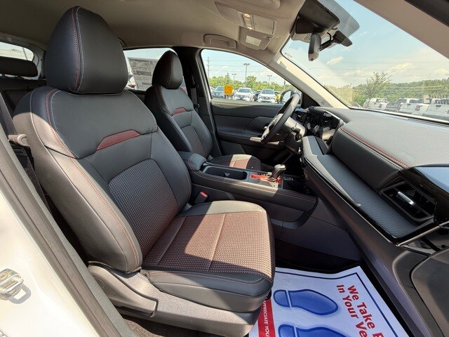 2025 Nissan Kicks SR Image 16 of 32