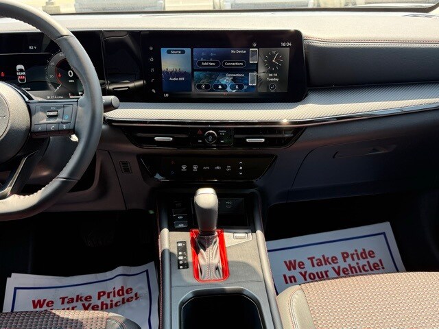 2025 Nissan Kicks SR Image 23 of 32