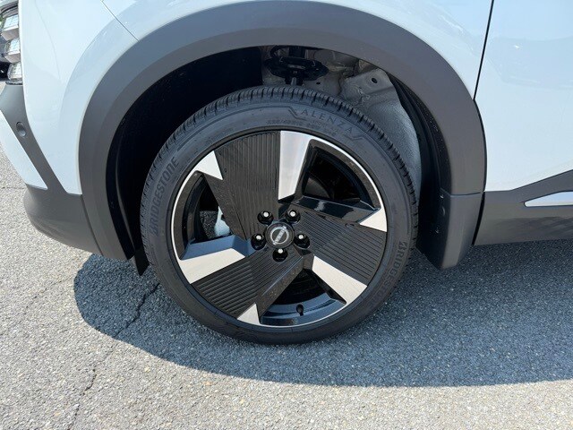 2025 Nissan Kicks SR Image 9 of 32