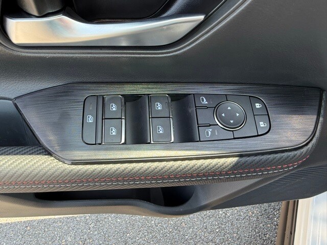 2025 Nissan Kicks SR Image 11 of 32