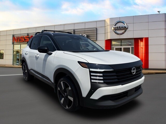 2025 Nissan Kicks SR Image 2 of 32