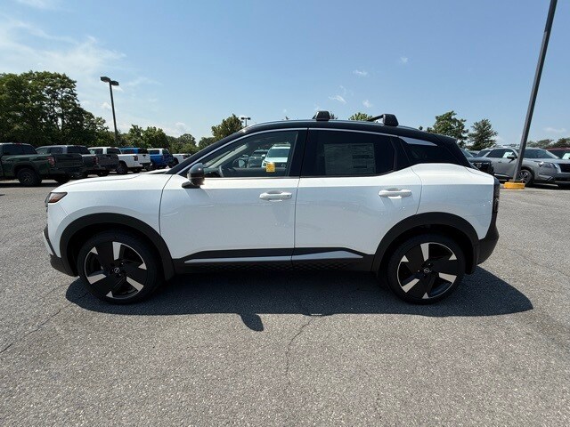 2025 Nissan Kicks SR Image 8 of 32