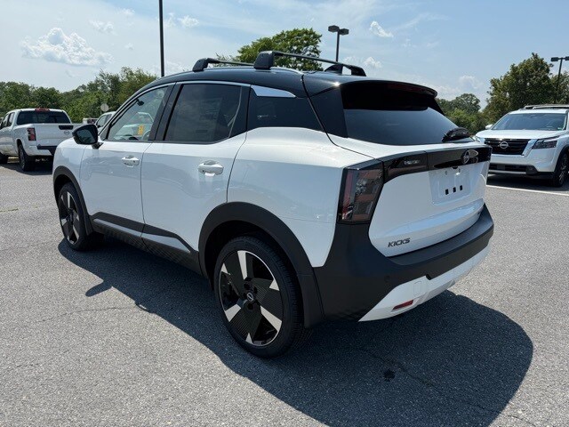 2025 Nissan Kicks SR Image 7 of 32